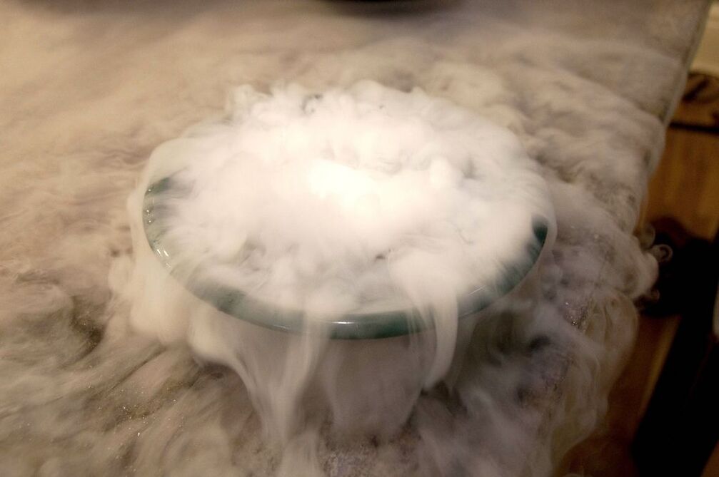 Sulfous aldehyde for fungal treatment